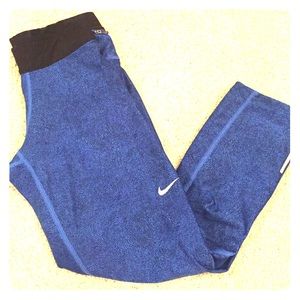 Nike dry fit running crop. Blue. Small